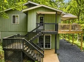 Ash Vale by AvantStay Expansive Deck Ping Pong Covered Porch Blue Ridge Mountain Escape