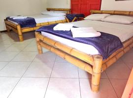 HOSTERÍA BRISAS DEL RÍO: Marinilla'da bir otel