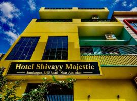 HOTEL SHIVAYY MAJESTIC - BHU Sundarpur Road 3km from KASHI VISHWANATH TEMPLE, hotel sa Varanasi