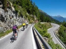STUDIO LE MONT-CENIS, GARAGE pour motards et cyclistes, gare a 800m