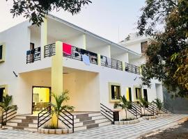 Chandan resort, מלון בChitrāwal