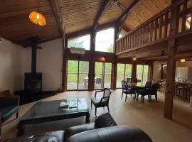 Cabin D 3min walk Lake Saiko remote work BBQ, 5min drive Kawaguchi Lake Mt Fuji view