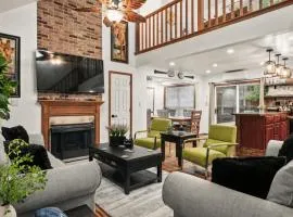 Hot Tub Firepit Foosball • Access to Private Lake Pool Penn Estate Getaway