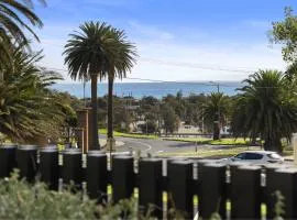 Azure Horizon - Bay Views & Rooftop Spa
