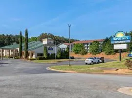 Days Inn & Suites by Wyndham Peachtree Corners Norcross