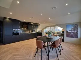 Nice apartment with five bedrooms and sea view