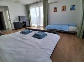 Uniria Studio Balotești near Therme and Airport Free Private Parking, Balcony, Netflix