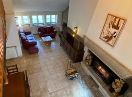 Charming house with garden in Monterblanc