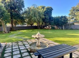 Entire Home for 6 Guests with Braai Area and Jacuzzi, hotel i Rustenburg