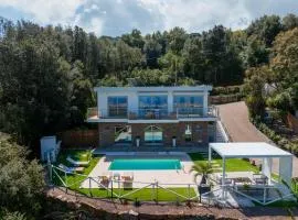 Luxury Liam Villa with Pool and Sea View - Goelba