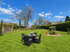 Great 1 bed studio guesthouse surrounded by green