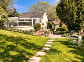 The Alkham valley Hideaway โรงแรมในAlkham