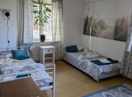 Lägenhet nära kanalen Pralinette BB, Hotel in Nykroppa