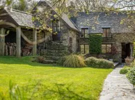 Charming Country Barn with Gardens Near Dittisham