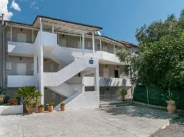 Alexandros Apartments