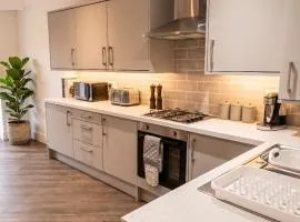 2 Bed Bungalow - Parking - New Build - High End Furnishings - Wheel Chair Accessible - Large Enclosed Garden - Dog Friendly
