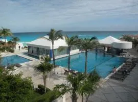 Cancun Beach ApartHotel by Solymar