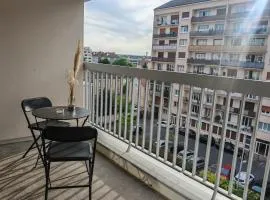 Cozy 1-bedroom apartment with balcony & parking, 5 minutes from the train station, near Paris