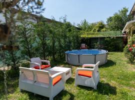 "Olive & Bloom" entire vila with Pool & Private Parking, מלון בבראט