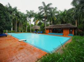 Red Earth Kabini, hótel í Begūr