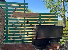 Banícka kuťka s kaďou z banského vozíka