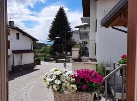 Casa Lucia vista piazzetta Tressilla