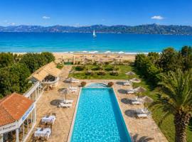Koulouris Beach Hotel – hotel w mieście Kavos