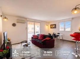 Airkeys Le Lily's - Idéal Famille & Groupe en Escapade Provence - Spacieux Lumineux & Calme - Parking Privé - 5min à pied du Centre Ville - Gare SNCF 5min - Marseille 15min - Calanques 20min - WIFI HD - Climatisation