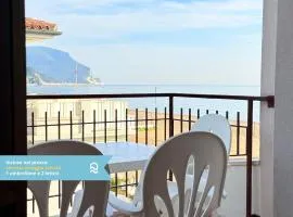 M097 - Marcelli, trilocale sul mare con spiaggia privata