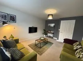 3 Beds with off-street parking for 2 cars, fast Wifi, sleeps 6