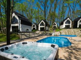 Treehouses โรงแรมในSkorochów