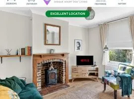 West Street House with Free Parking, Smart TV and Fast Wifi by Yoko Property