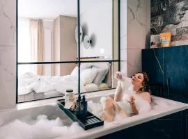 Love Story Studio with Jacuzzi by Lion Apartments