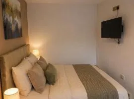 Deluxe Double 1 Suite Comfort, Style & Privacy