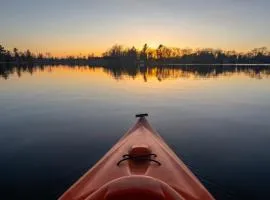 Horseshoe Lake Home with Kayaks and Sunset Views