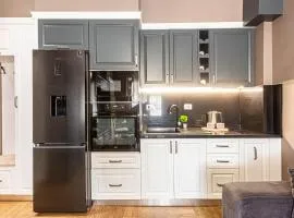 Brownie Luxury 3 Apartment with Balcony Full Kitchen 3 Min to Beach