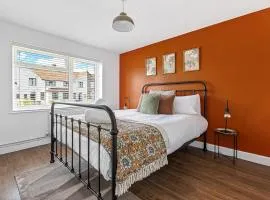 Modern 2-Bed House in Reading