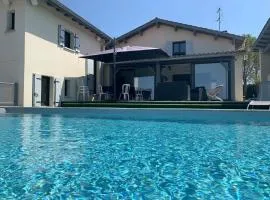 Spacieuse villa avec piscine privée à Aujols