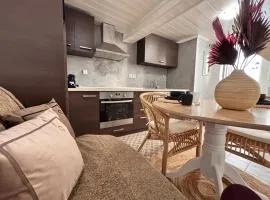 EVAGELIA'S APARTMENT Stylish Central stay with Complimentary breakfast basket