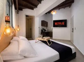 Apartaestudio en Laureles-plaza mayor-Av 33-laundry-wifi