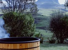 The Homestead at Qambathi Mountain Reserve - pets welcome - Wood fired hot tub