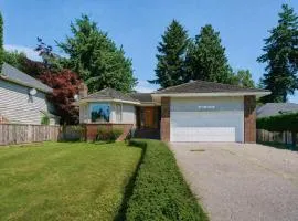 Spacious 6 bedroom house near ferry