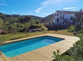 Pool - Parking - Bbq - Garden - WiFi - Sleeps 7
