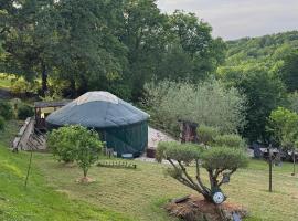 yourtes coccinelles, Hotel in Conchez-de-Béarn