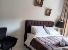 Pousada Casa Terra de Pinheiros, hotel u gradu Santo Antonio do Pinjal