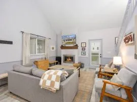 Private Beach + Walk to Spring Lake (Sleeps 6)