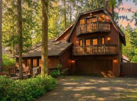 Rhododendron에 위치한 호텔 Chalet Rivière Sleeps 12, Dog-Friendly, Hot Tub