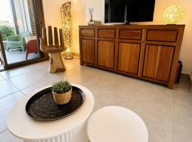 Tropikal Signature -Plage & Confort | 2/4 Pers, hotel i Le Gosier