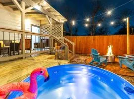 Southtown 3BR Cowboy Pool, Playset, Riverwalk, BBQ, Firepit, Big Yard — Downtown San Antonio