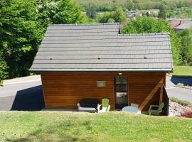 Chalet à L'orée du bois avec parking, hotel en Tournavaux
